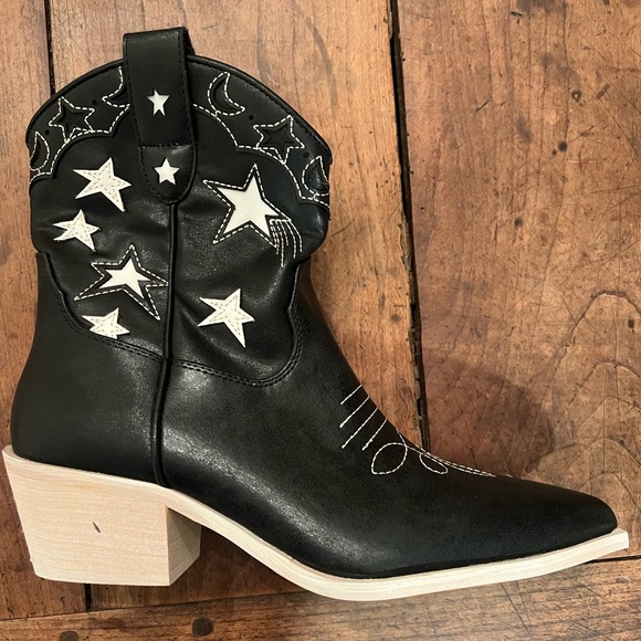 Mi.iM Shoes - NEW MI.IM women's valeria western embroidered ankle boots in black size 9